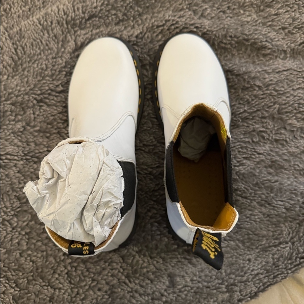 DR MARTENS Women’s 2976 Chelsea Boots - Picture 8 of 12